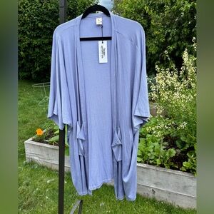 BNWT extremely soft flowy sweater